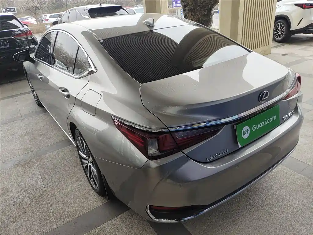 Lexus ES 2018 260 Excellence Edition National V купить на сайте DeffCars