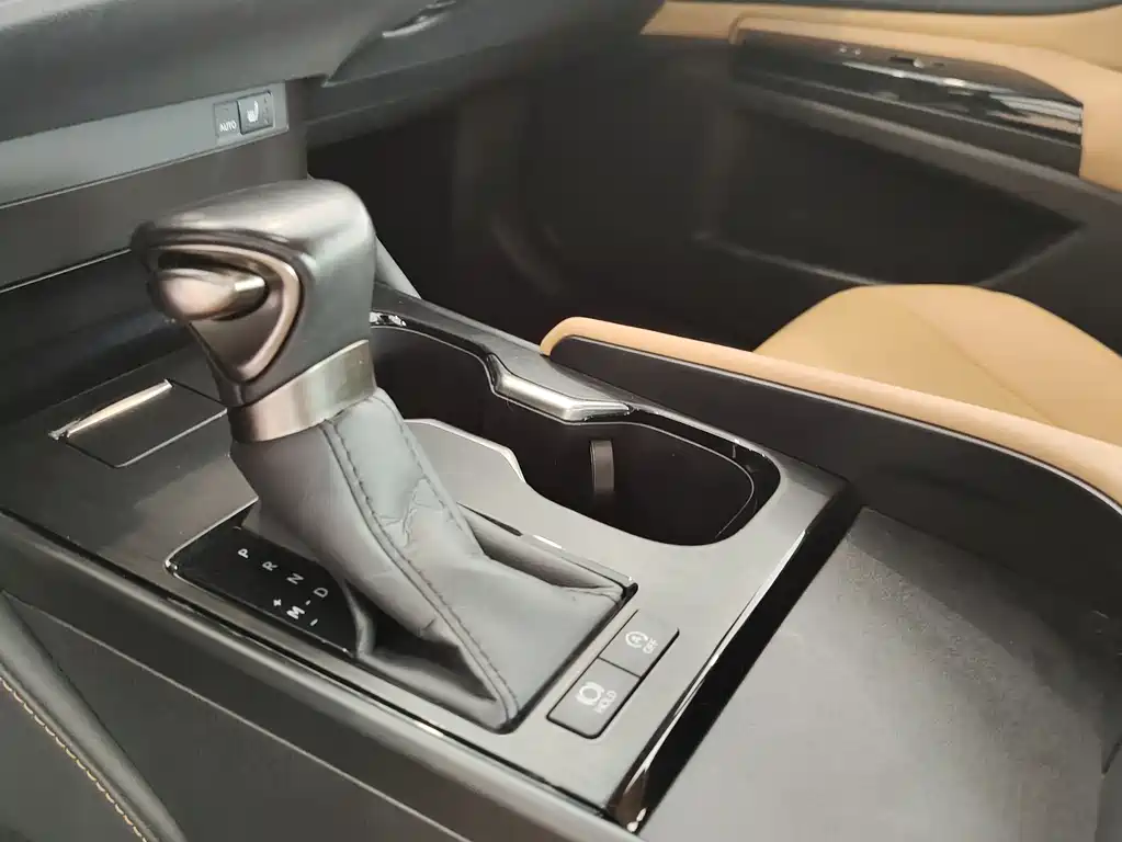 Lexus ES 2022 200 Excellence Edition купить на сайте DeffCars