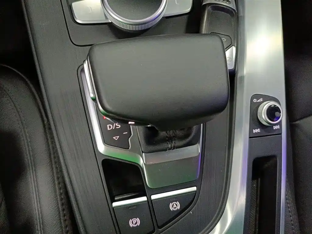 Audi A4L 2019 40 TFSI Fashion Type National VI купить на сайте DeffCars