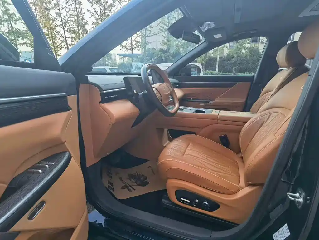 eπ008 2025 636Ultra Pure Electronic Edition 5-seater купить на сайте DeffCars