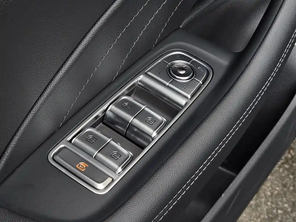 Hongqi H5 2023 1.5T DCT Zhilian Qiyun Edition купить на сайте DeffCars