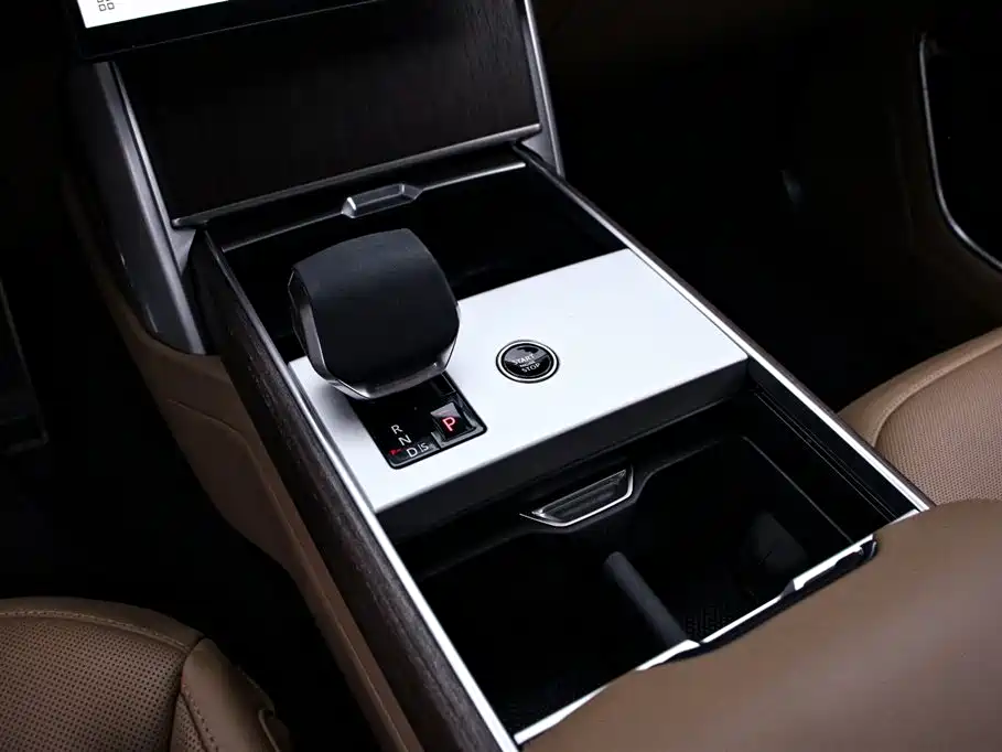 Range Rover 2025 3.0 L6 360PS Grand Edition купить на сайте DeffCars