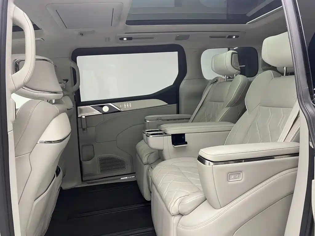 Volvo EM90 2025 Ultra six-seater купить на сайте DeffCars