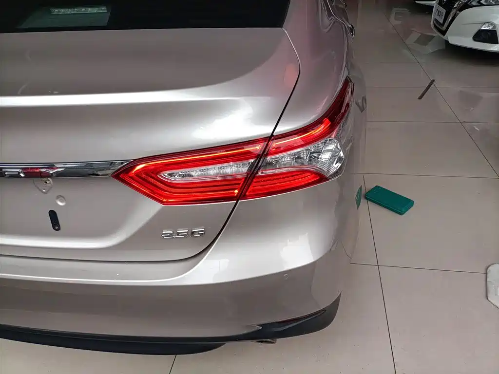Camry 2018 2.5G Deluxe Edition купить на сайте DeffCars