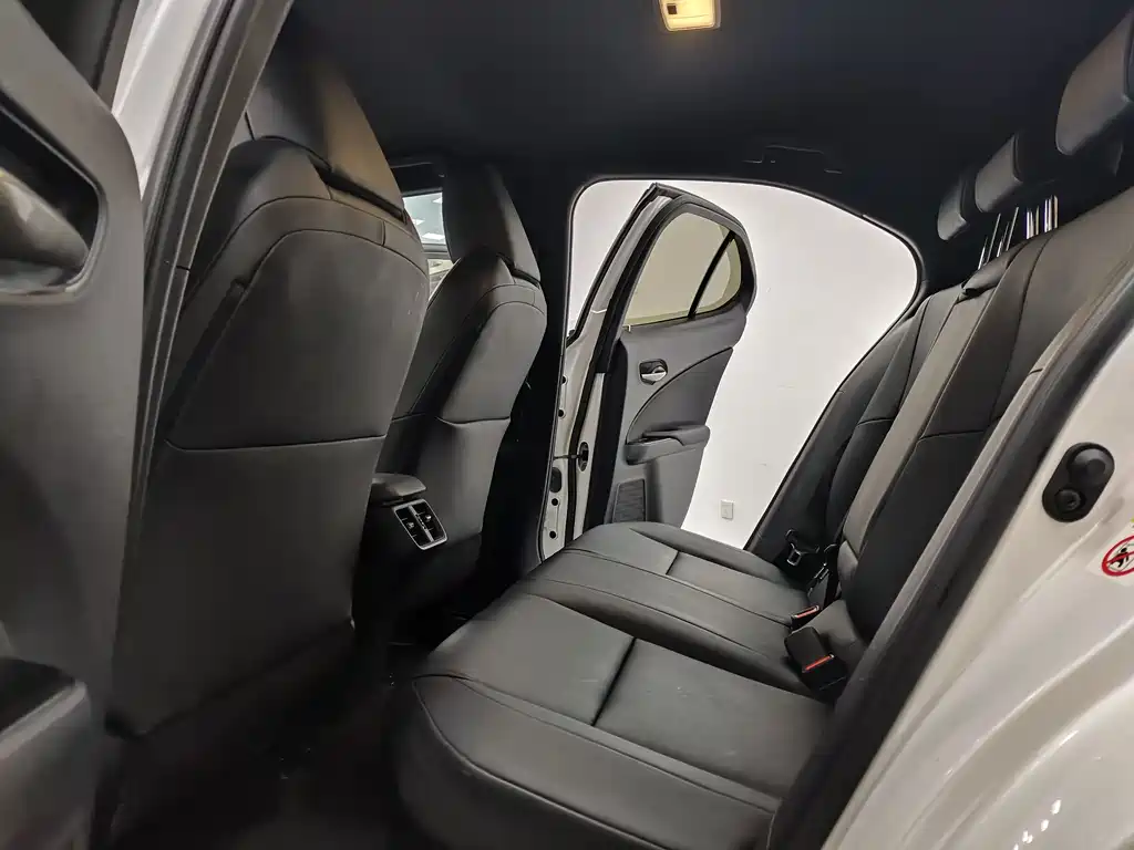 Lexus UX 2020 260h Detective Cool Edition National V купить на сайте DeffCars