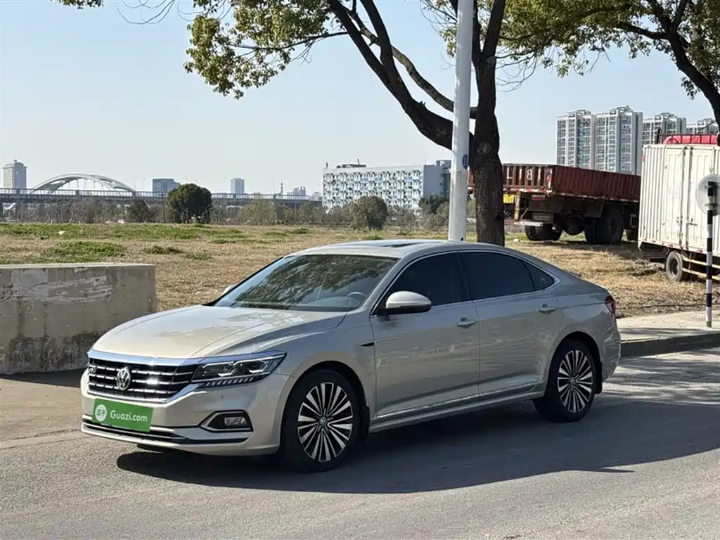 Passat 2019 330TSI Deluxe Edition National VI купить на сайте DeffCars