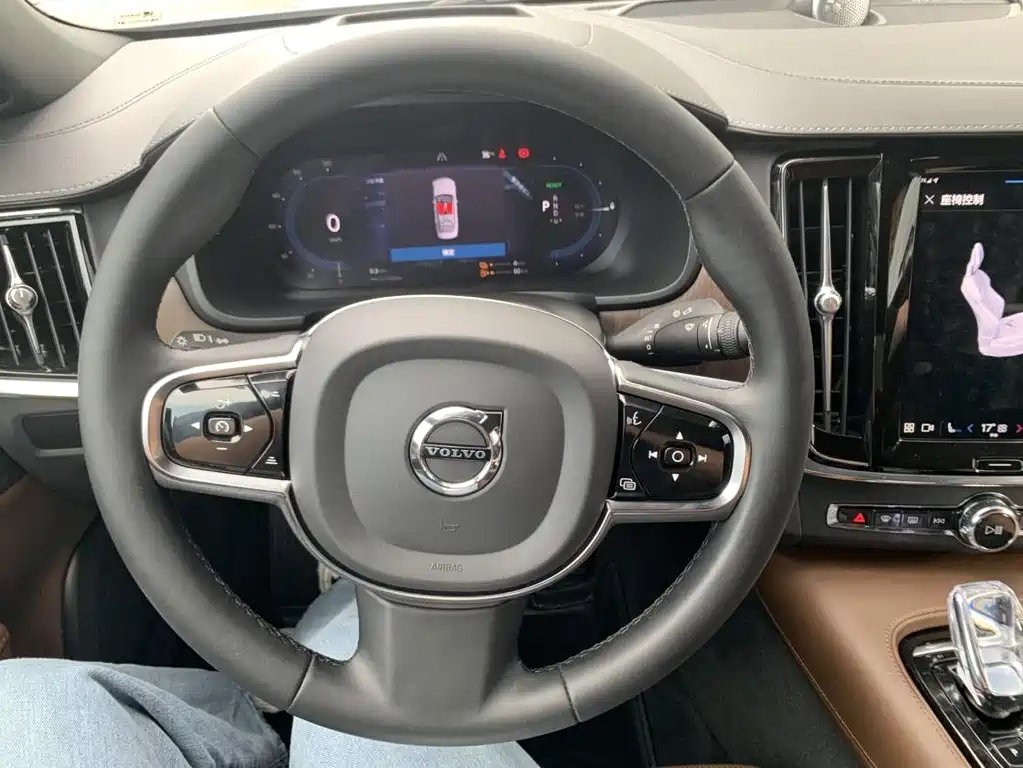 Volvo S90 plug-in hybrid 2024 plug-in hybrid four-wheel drive long range Zhiya luxury version купить на сайте DeffCars