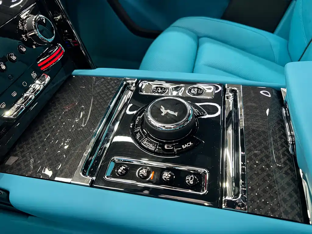 Cullinan 2024 Black Badge купить на сайте DeffCars