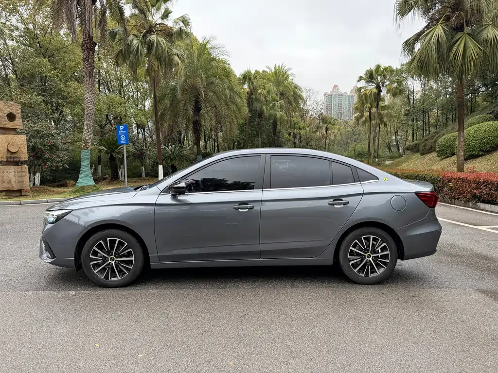 Roewe i5 2021 1.5L CVT Platinum Edition купить на сайте DeffCars