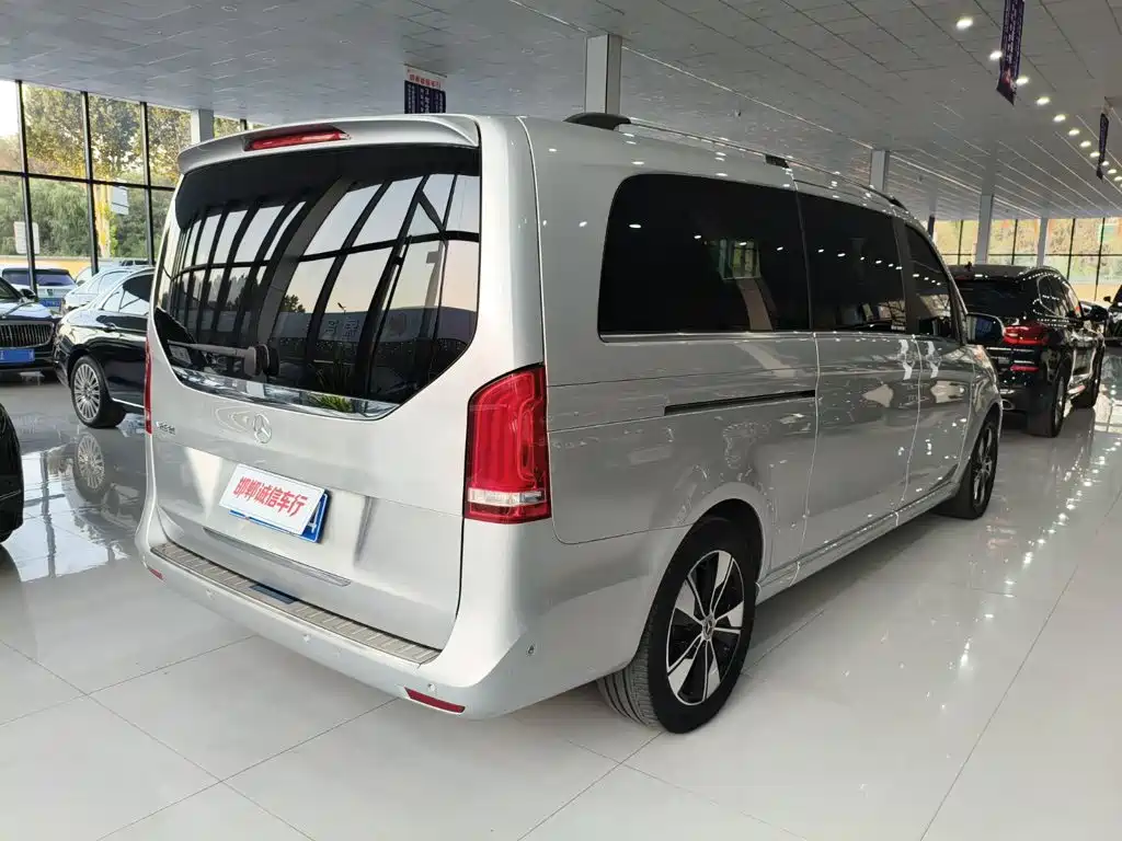 Mercedes-Benz V-Class 2021 V 260 L Long Wheelbase Premium Edition купить на сайте DeffCars