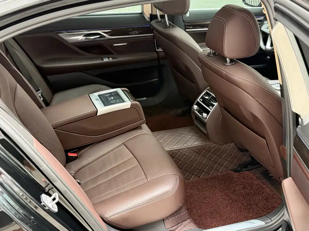 BMW 7 Series 2017 730Li Leading купить на сайте DeffCars