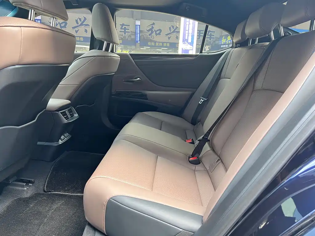 Lexus ES 2023 200 Excellence Edition купить на сайте DeffCars