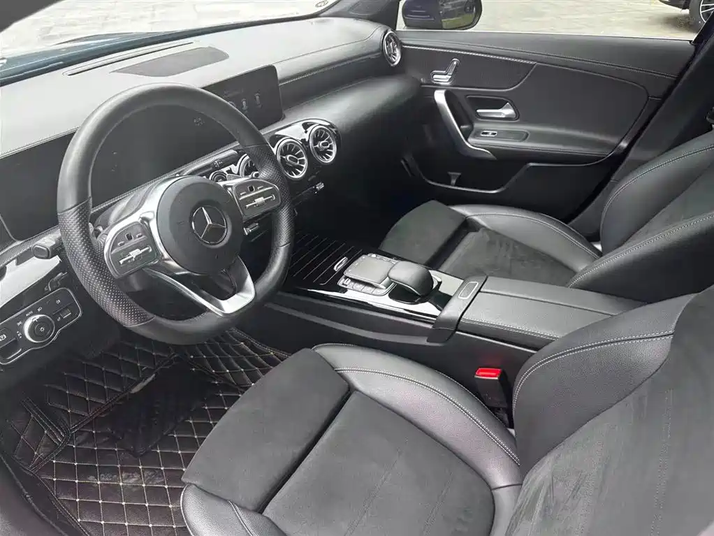 Mercedes-Benz A-Class 2020 Facelift A 200 L Sports Sedan Fashionable купить на сайте DeffCars