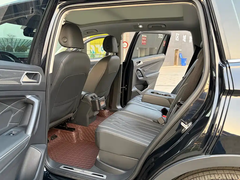 Tiguan L 2024 330TSI automatic two-wheel drive R-Line version купить на сайте DeffCars