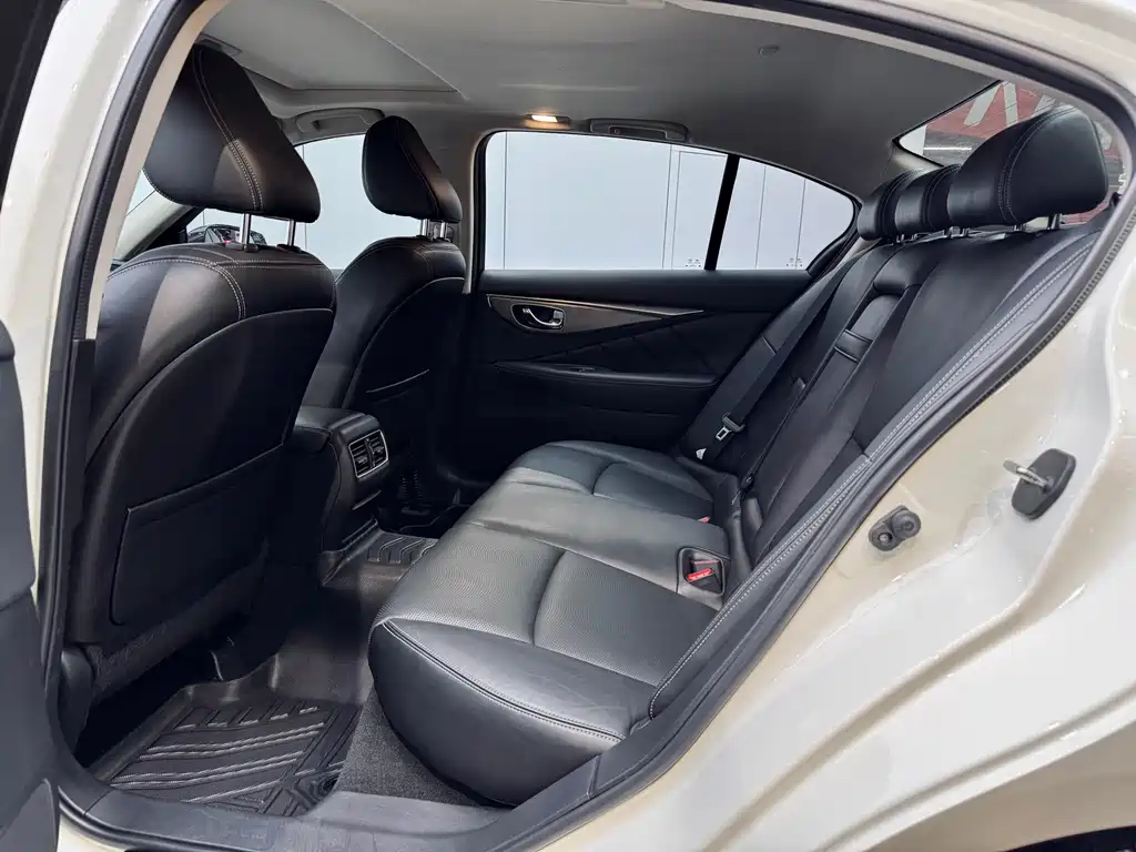 Infiniti Q50L 2018 2.0T Premium Edition National VI купить на сайте DeffCars