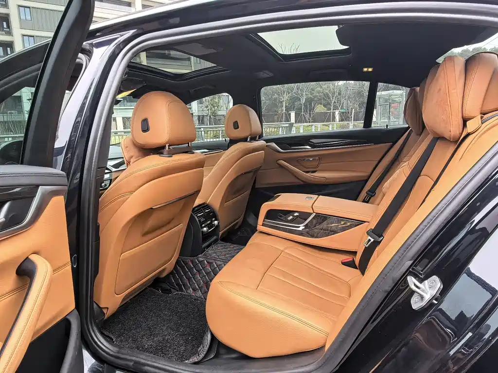 BMW 5 Series 2019 facelift 530Li leading M sports package купить на сайте DeffCars