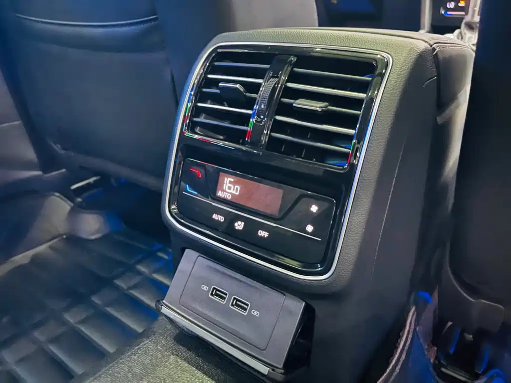 Magotan 2023 2 million commemorative edition 330TSI DSG leading model купить на сайте DeffCars