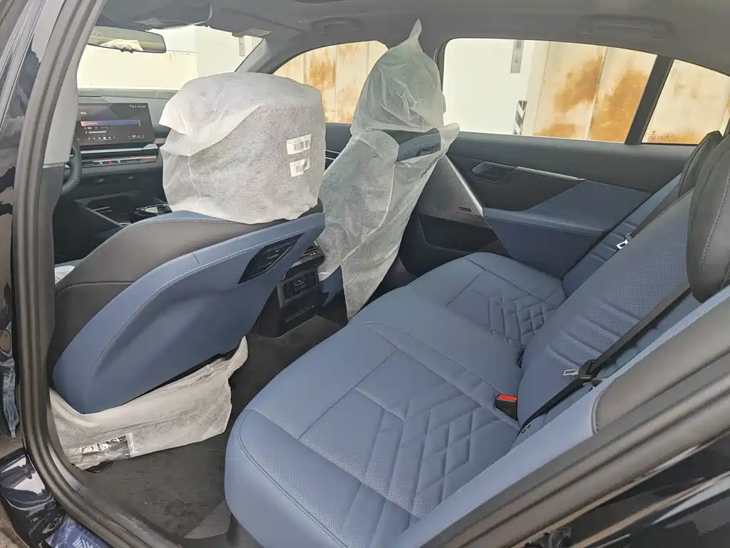 BMW i5 2024 eDrive 35L Exclusive Luxury Package купить на сайте DeffCars
