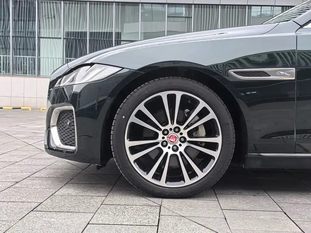 Jaguar XFL 2021 XFL 2.0T P250 two-wheel drive exclusive luxury version купить на сайте DeffCars