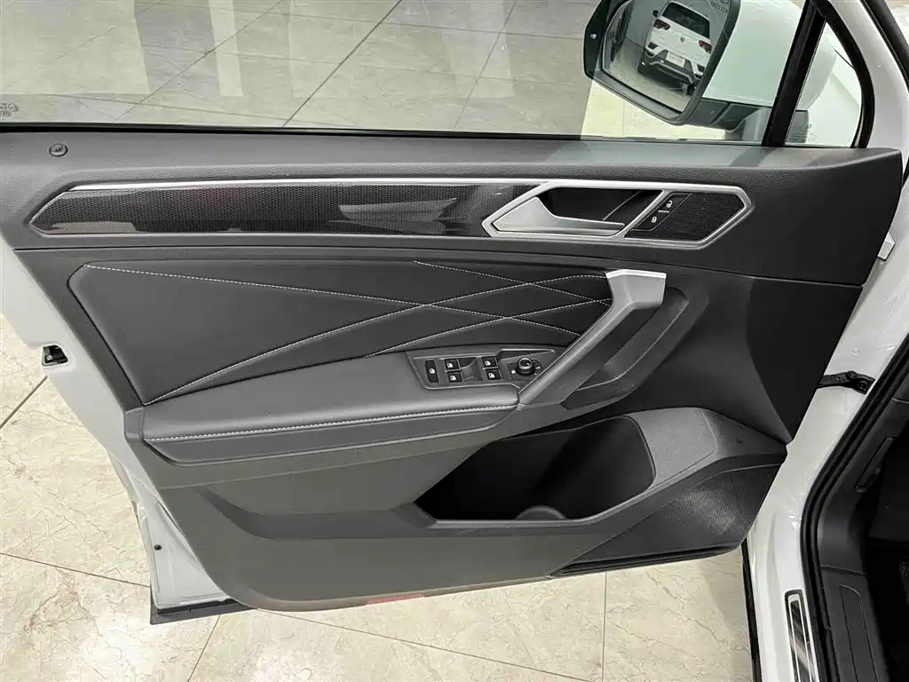 Tiguan L 2023 280TSI automatic two-wheel drive Chaochuang limited edition купить на сайте DeffCars