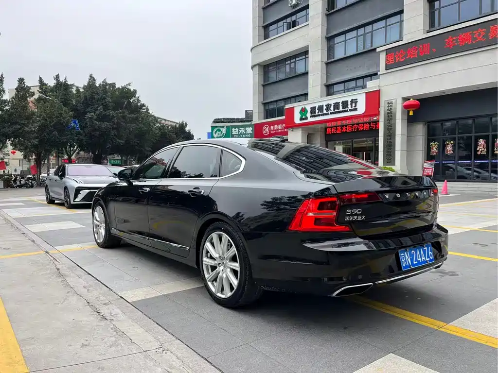 Volvo S90 2018 T5 Zhiya Edition купить на сайте DeffCars