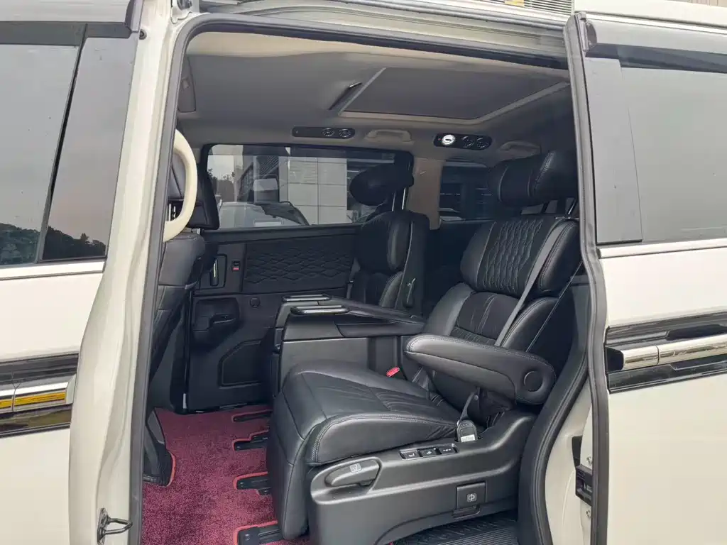 Alison 2022 2.0L e:HEV Deluxe Edition купить на сайте DeffCars