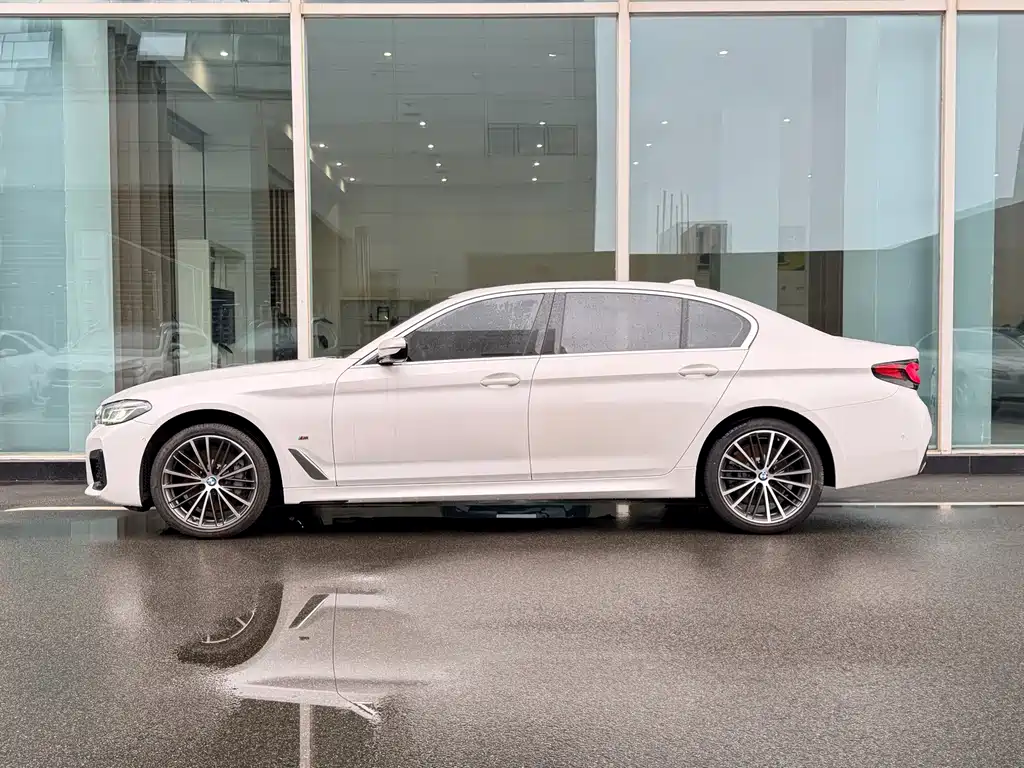 BMW 5 Series 2022 530Li Leading M Sports Package купить на сайте DeffCars