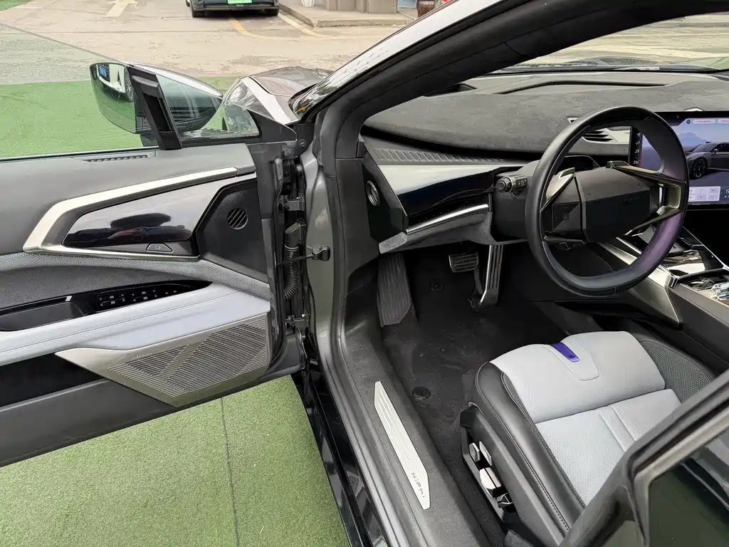 Gaohe HiPhi Z 2023 five-seater version купить на сайте DeffCars