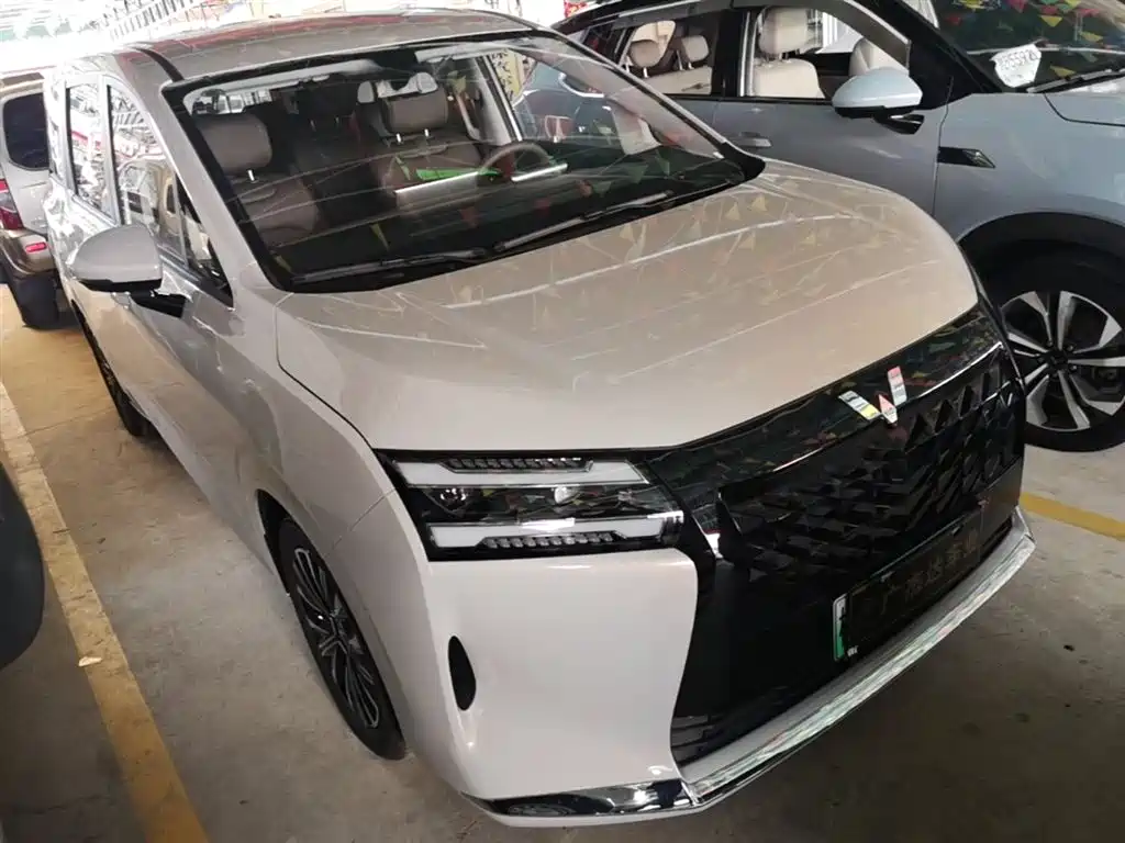 Starlight 730 New Energy 2025 plug-in hybrid 125km luxury model купить на сайте DeffCars