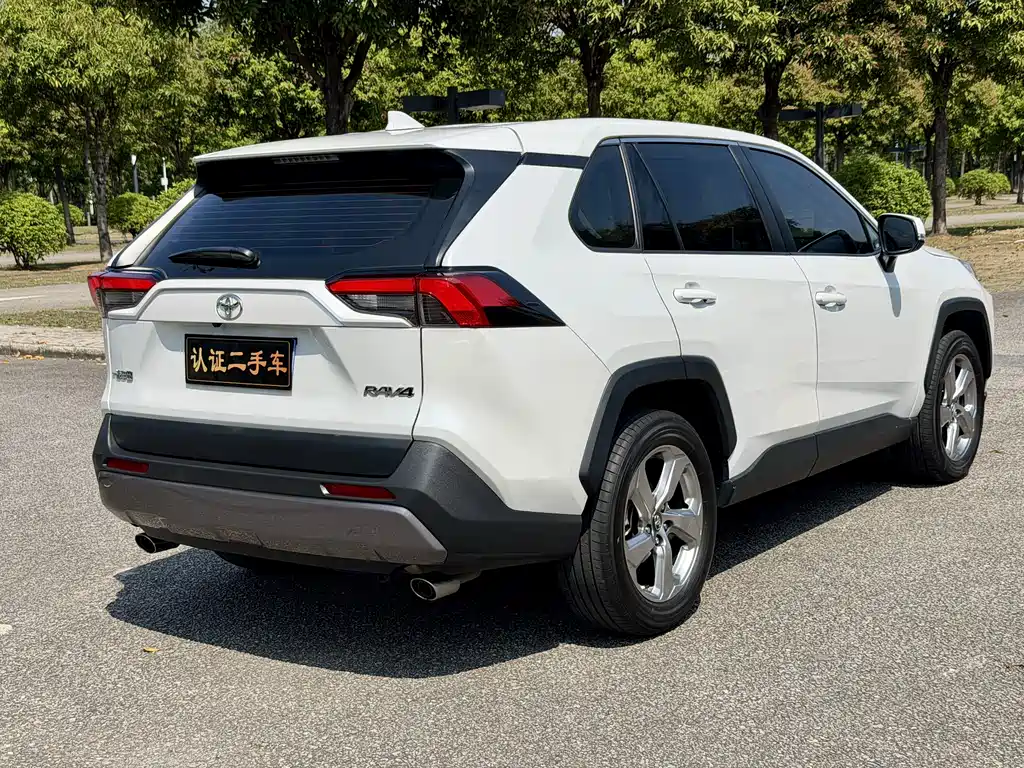 RAV4 Rongfang 2022 2.0L CVT two-wheel drive fashion version купить на сайте DeffCars