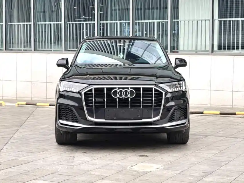 Audi Q7 2023 55 TFSI quattro S line sports version купить на сайте DeffCars