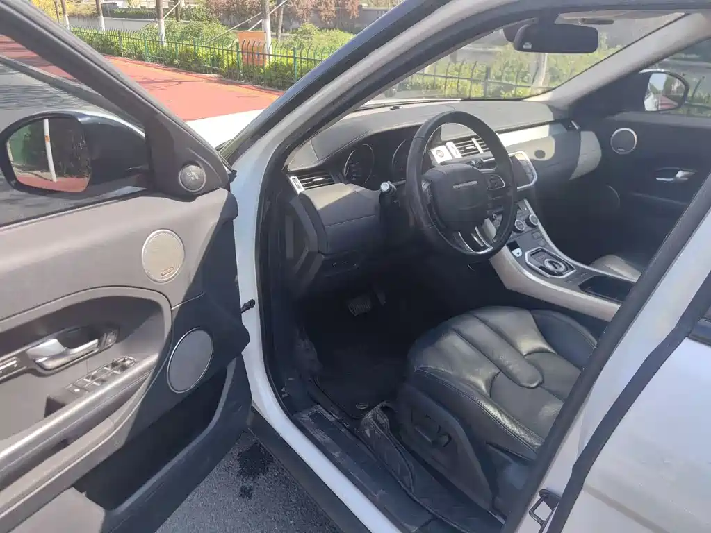 Range Rover Evoque 2015 2.0T five-door style version купить на сайте DeffCars