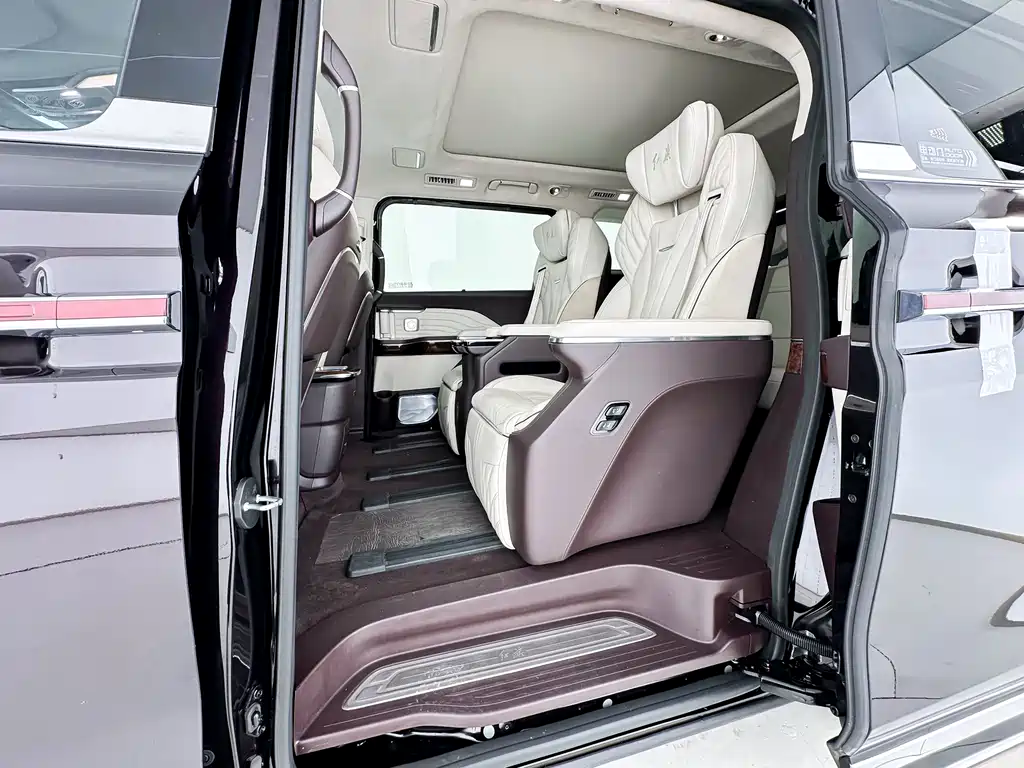 Hongqi HQ9 2023 2.0T Zhilian Qiling Edition купить на сайте DeffCars