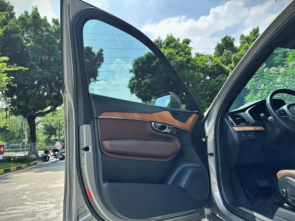 Volvo XC90 2022 B6 Zhiyi Luxury Edition 7 seats купить на сайте DeffCars