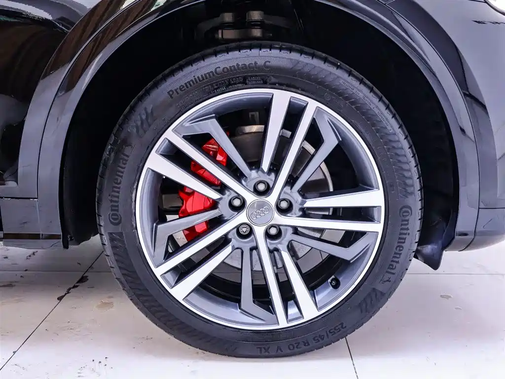 Audi Q5L 2020 40 TFSI enjoys fashionable style купить на сайте DeffCars