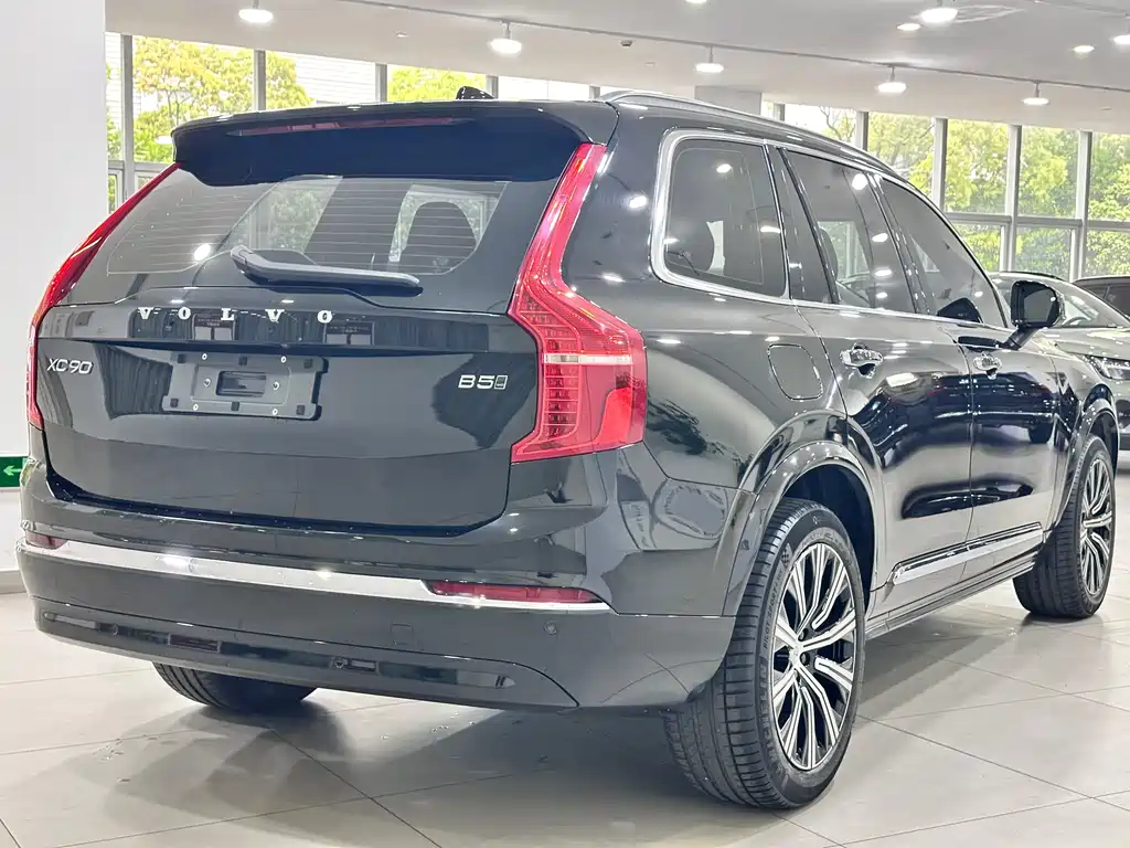 Volvo XC90 2023 B5 Smart Deluxe Edition 7 seats купить на сайте DeffCars