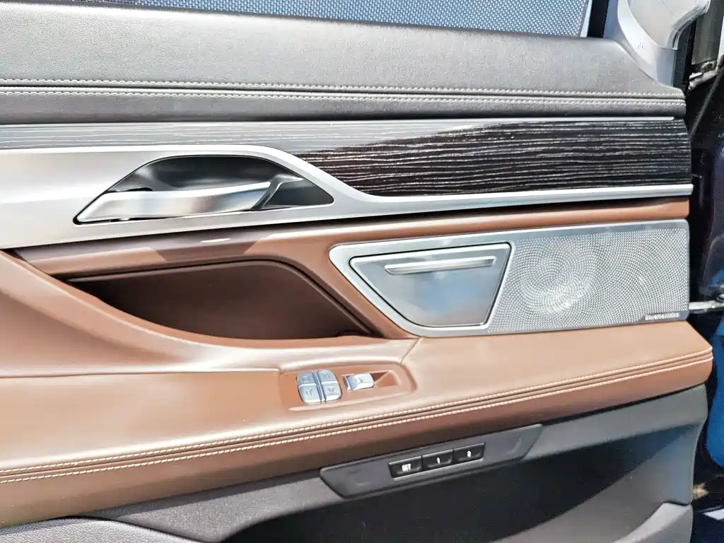 BMW 7 Series 2021 730Li M Sports Package купить на сайте DeffCars