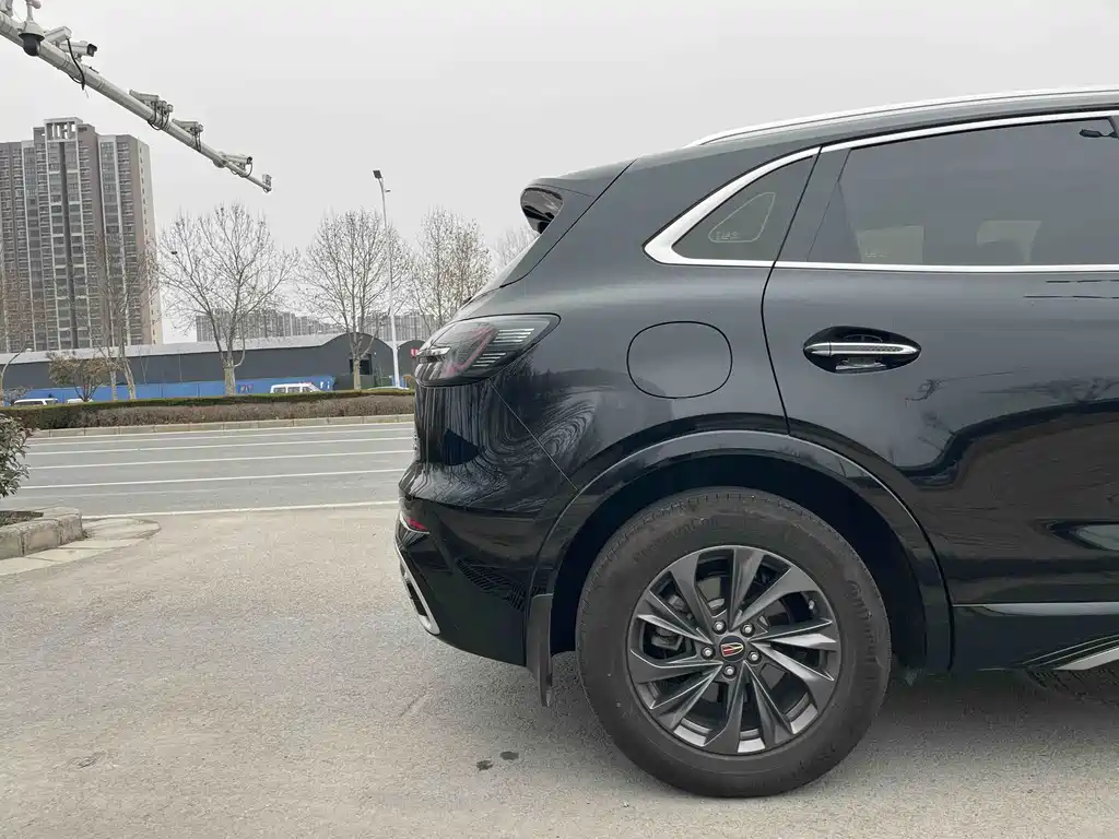 Hongqi HS5 2023 2.0T Qixiang Pro version купить на сайте DeffCars