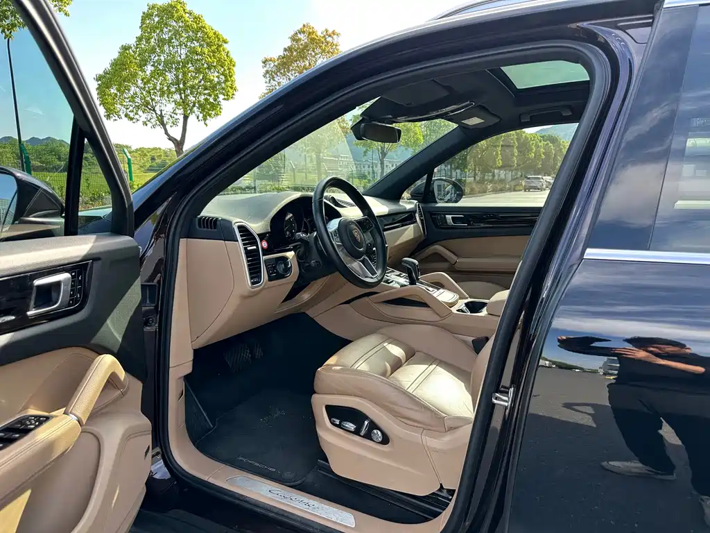 Cayenne New Energy 2019 Cayenne E-Hybrid 2.0T купить на сайте DeffCars