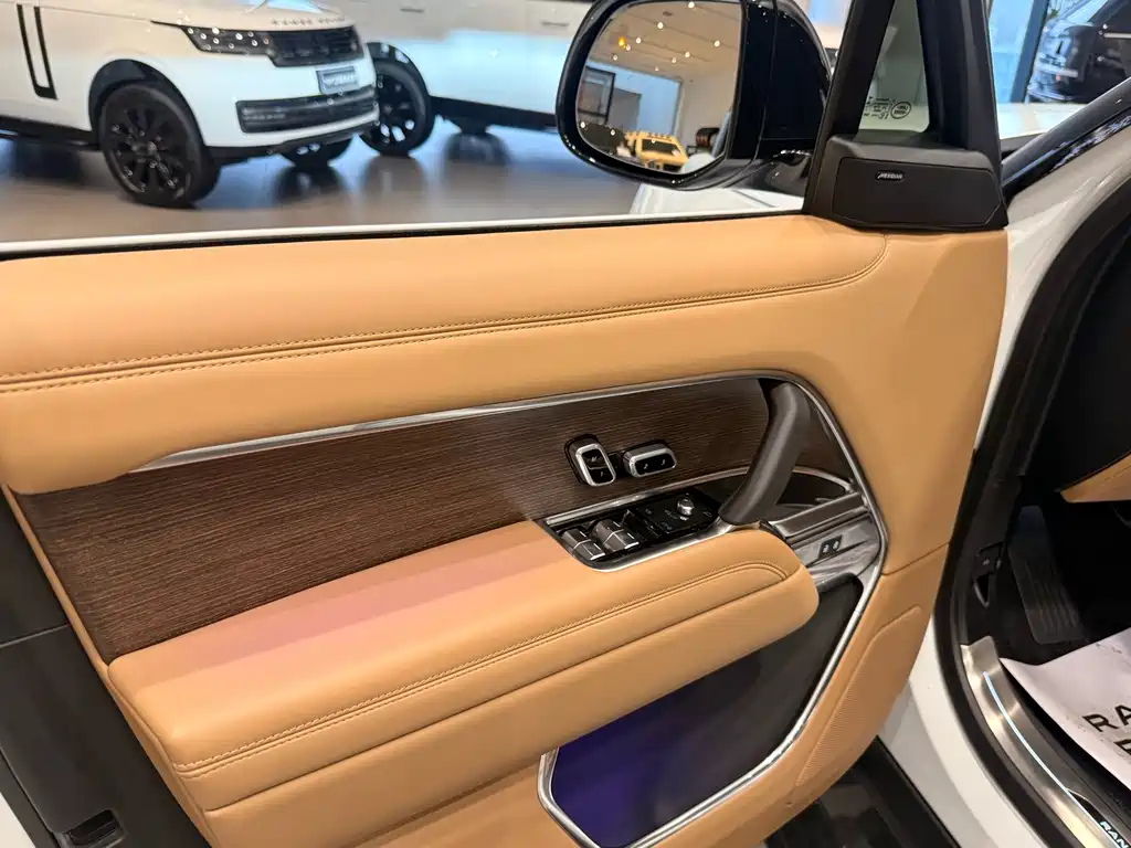 Range Rover 2025 3.0 L6 400PS Extended Edition купить на сайте DeffCars