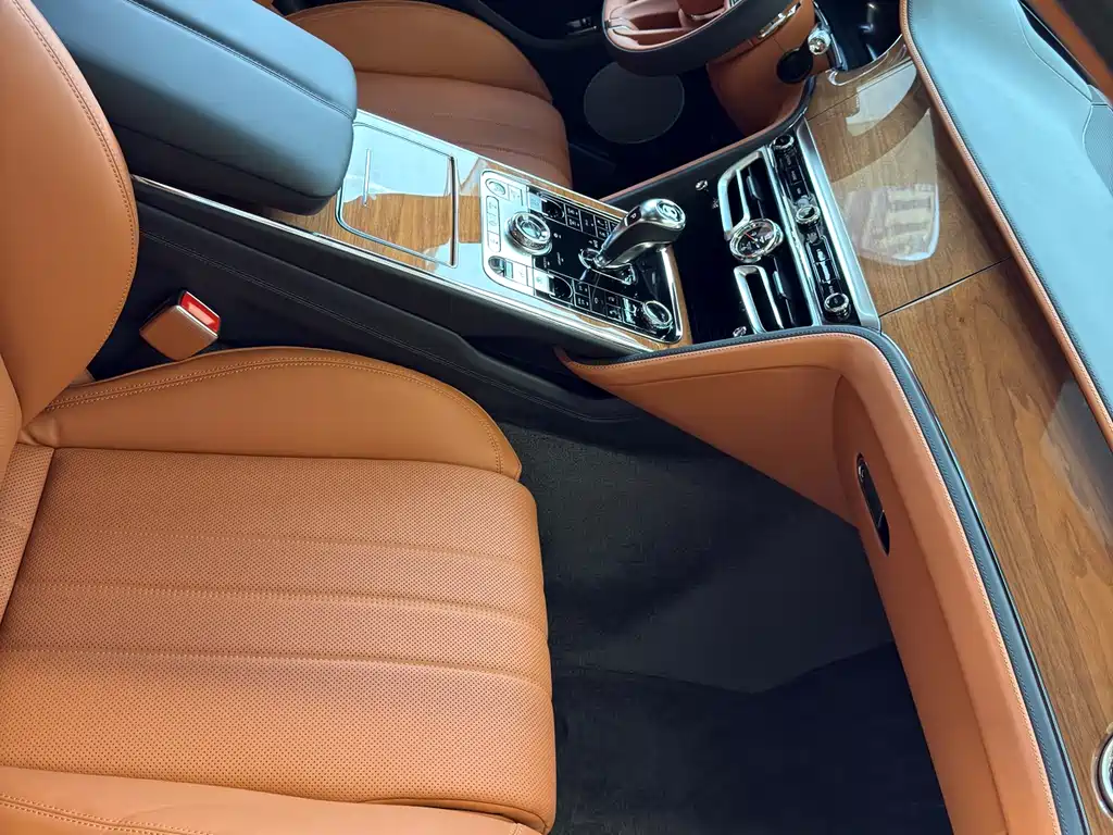 Flying Spur Plug-in Hybrid 2026 4.0T V8 Standard Edition купить на сайте DeffCars