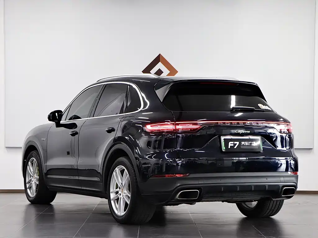 Cayenne New Energy 2021 Cayenne E-Hybrid 2.0T купить на сайте DeffCars