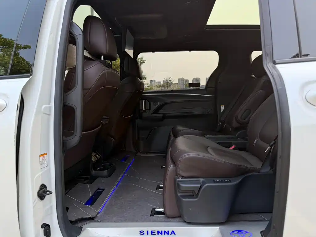 SIENNA 2023 2.5L Hybrid Platinum Edition купить на сайте DeffCars