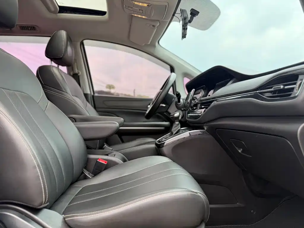Trumpchi M6 2019 270T automatic luxury version (seven seats) National V купить на сайте DeffCars