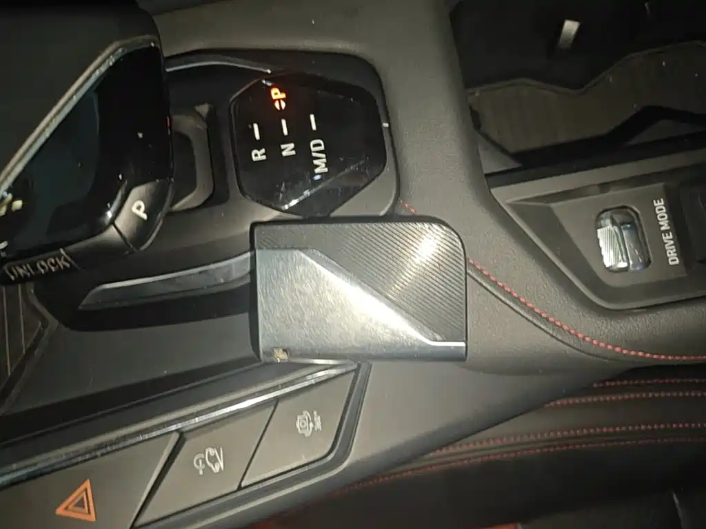 Lynk & Co 06 2021 1.5T Shero Pink Special Edition купить на сайте DeffCars