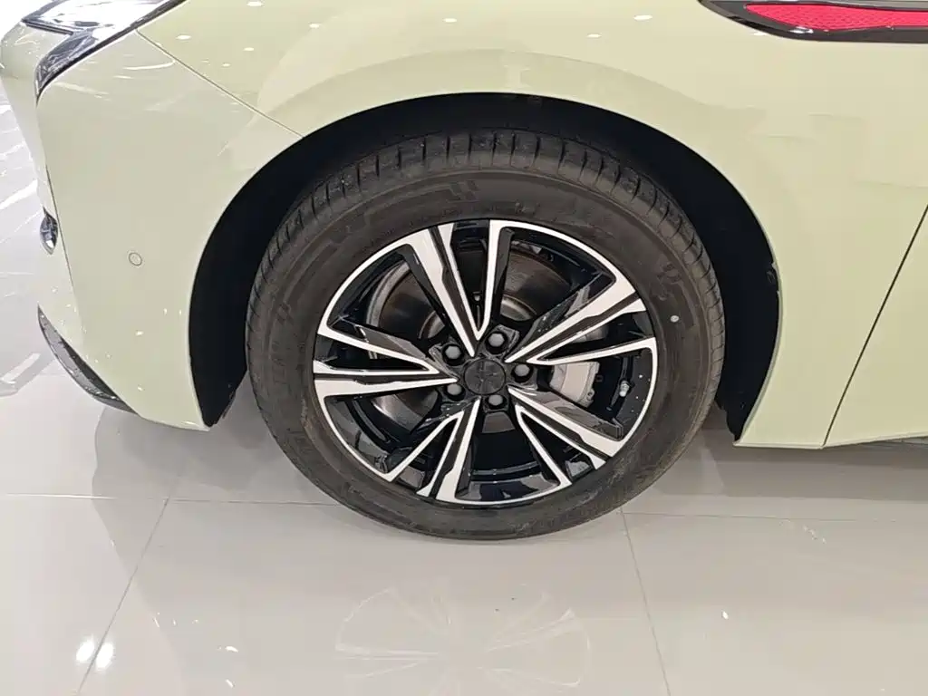 Hongqi EH7 2024 690 Pro купить на сайте DeffCars