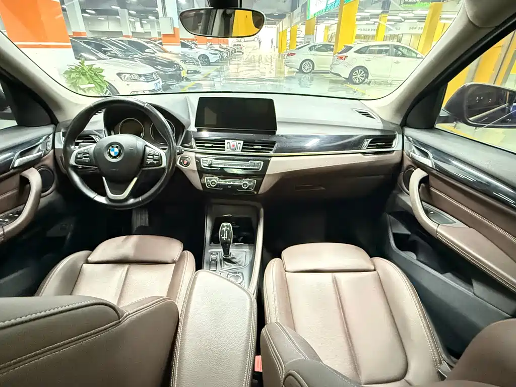 BMW X1 2020 sDrive25Li Leading Model купить на сайте DeffCars