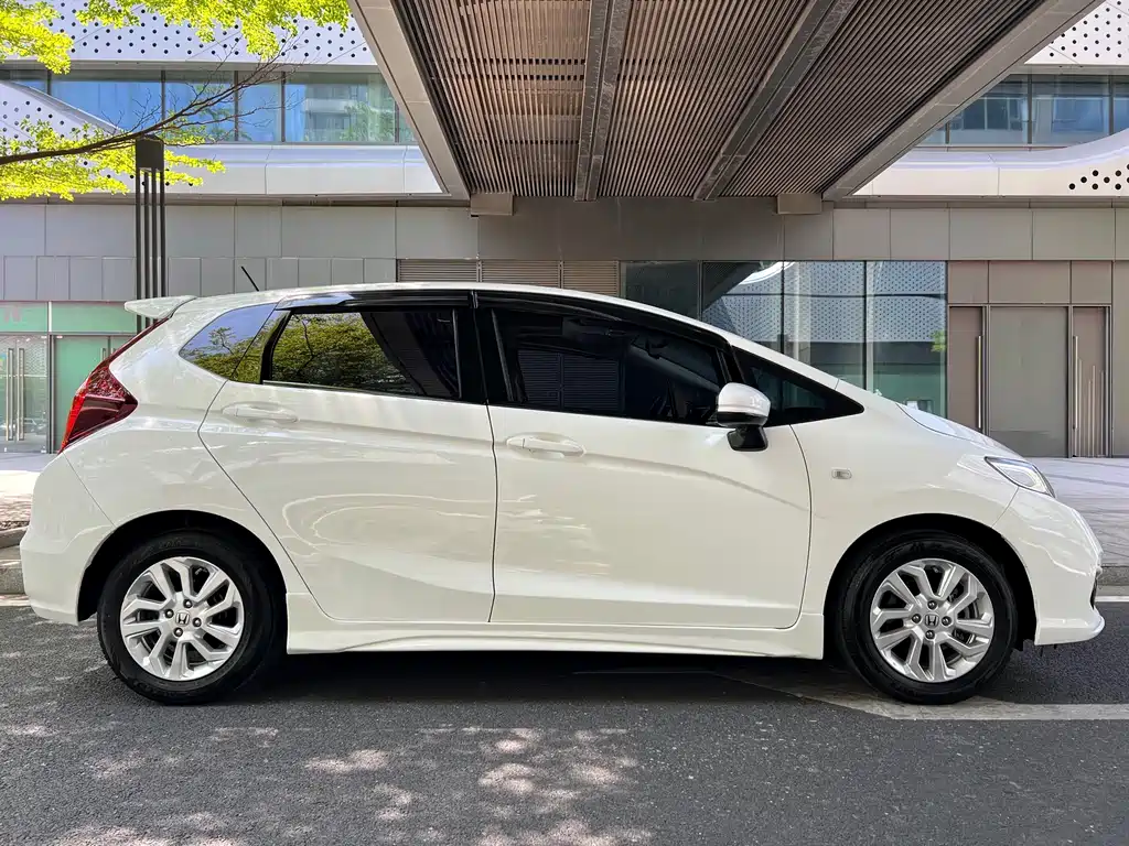 Fit 2018 1.5L CVT Comfort Sunroof Edition купить на сайте DeffCars