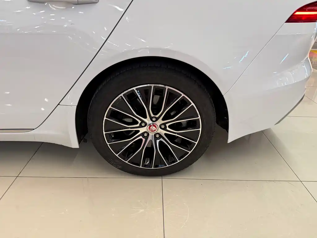 Jaguar XEL 2020 2.0T 200PS R-DYNAMIC Youth Sports Edition купить на сайте DeffCars