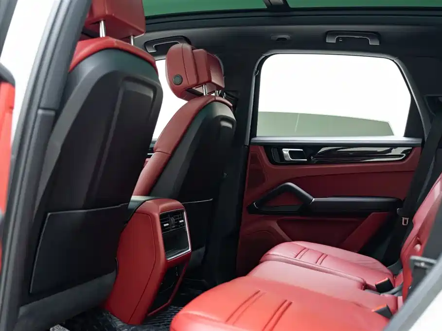Cayenne New Energy 2021 Cayenne E-Hybrid 2.0T купить на сайте DeffCars
